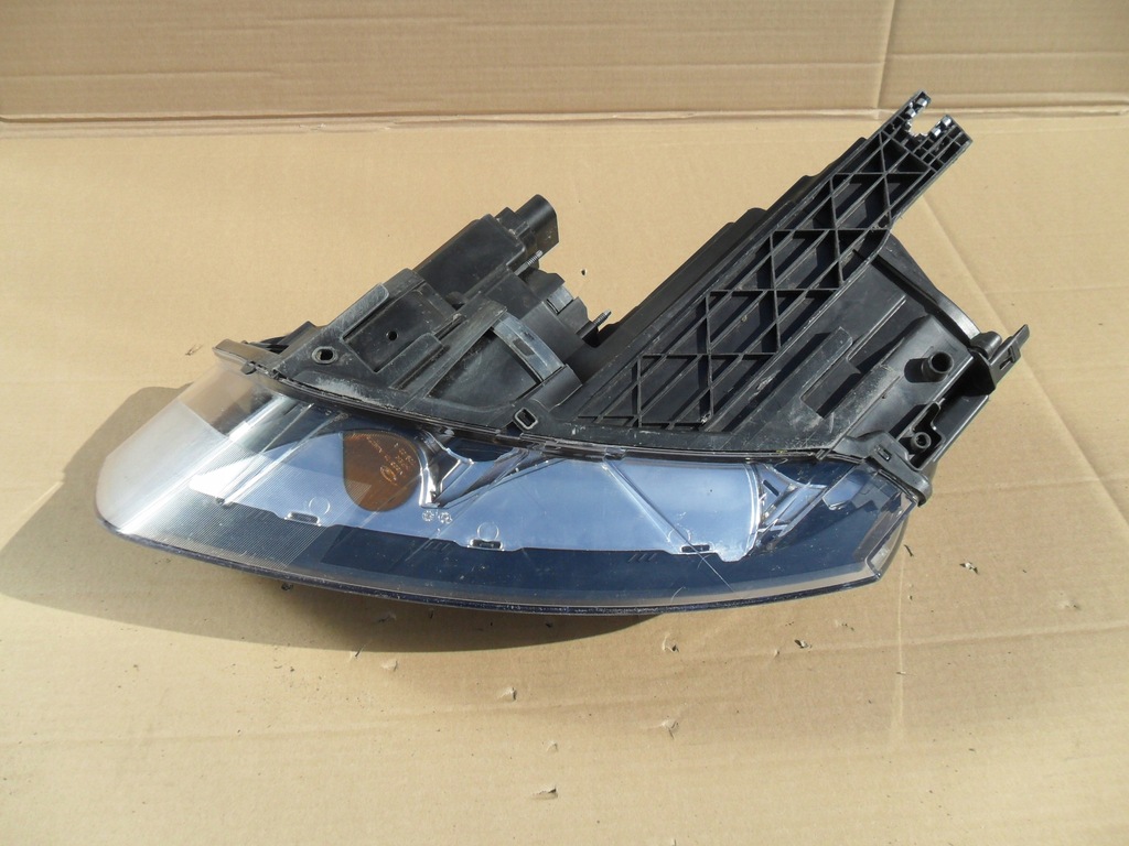 фото №10, Audi q3 фара правый лампа 8u0941004m