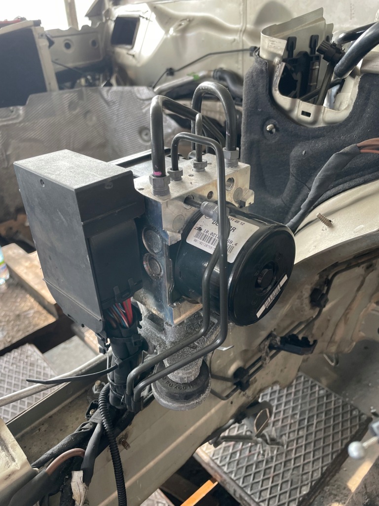 фото №1, Mercedes c klasa w204 шланг трубка насоса abs