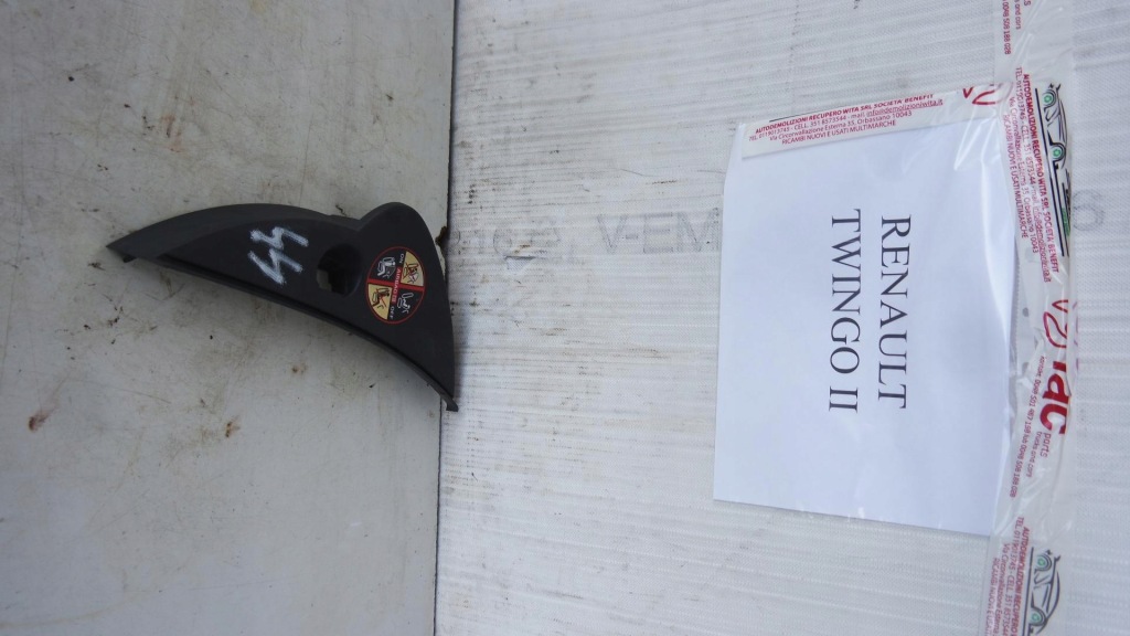 фото №1, Пластик захист консолі права renault twingo ii 8200885580