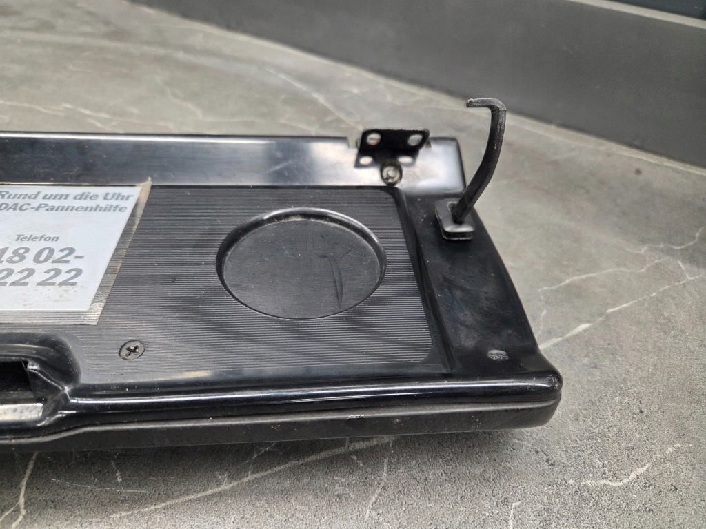 Крышка бардачка mercedes w123 чёрные Доставка