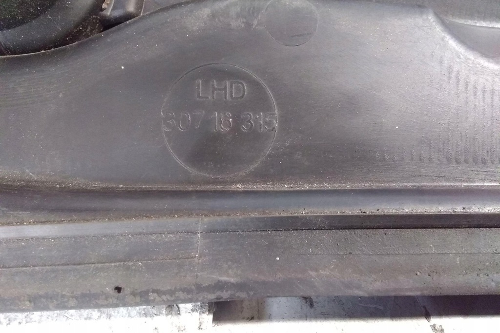 фото №7, Пластик двірник передніх volvo s40 ii ms 30716315 2.0l дизель 100kw