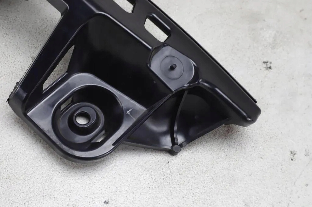 Лівий кронштейн  заднього бампера mercedes-benz cla купе c117 a1178850765 2.0l Київ