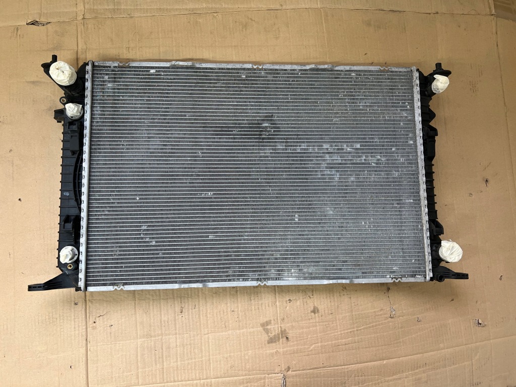 Audi q5 3.0 tdi 8r радіатор води оригінал європа Оригінал