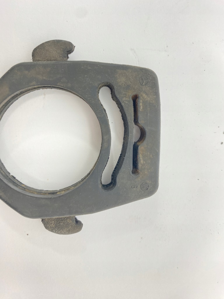 Резиновый элемент кронштейн кронштейн насоса топлива mercedes w124 бензин с Разборки