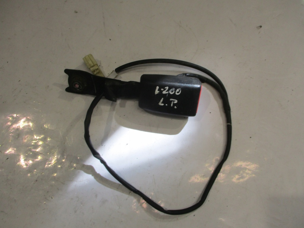 фото №1, Клипса вставка замок поперечина безопасности перед левый mitsubishi l200 iv