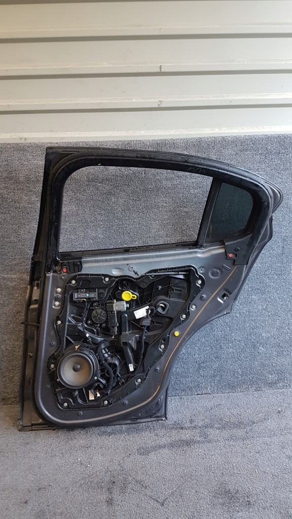 фото №2, Alfa romeo stelvio дверь правый задняя kpl.