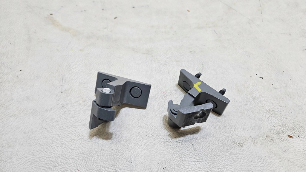 Купити Нове петлі двері праве mercedes cle w236 c236 комплект