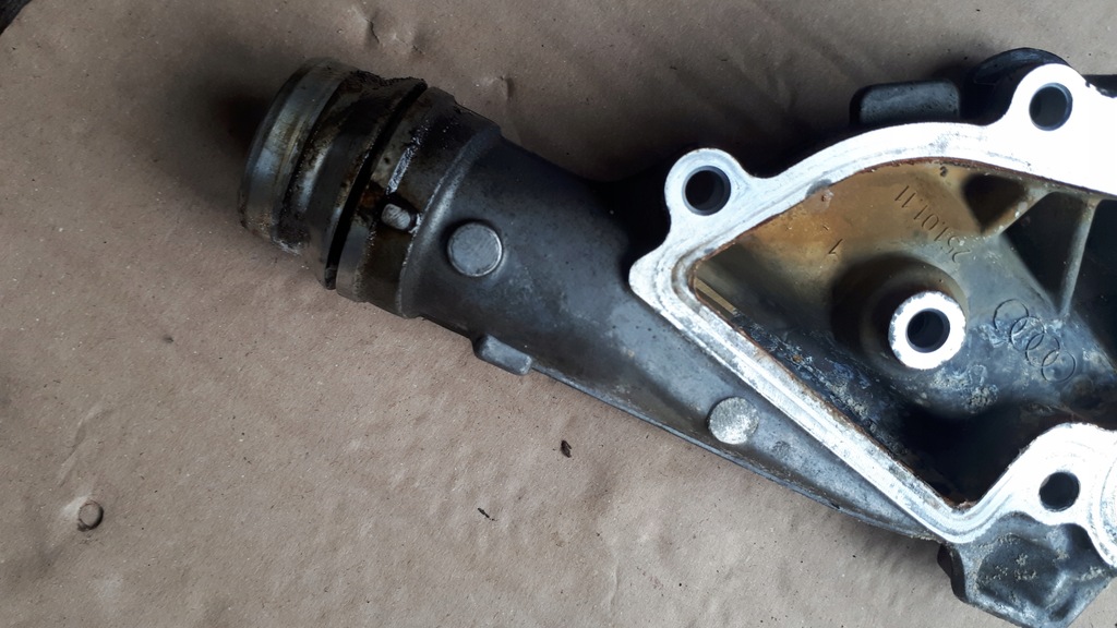 фото №6, Audi оригинальный номер 06e121161an корпус термостата