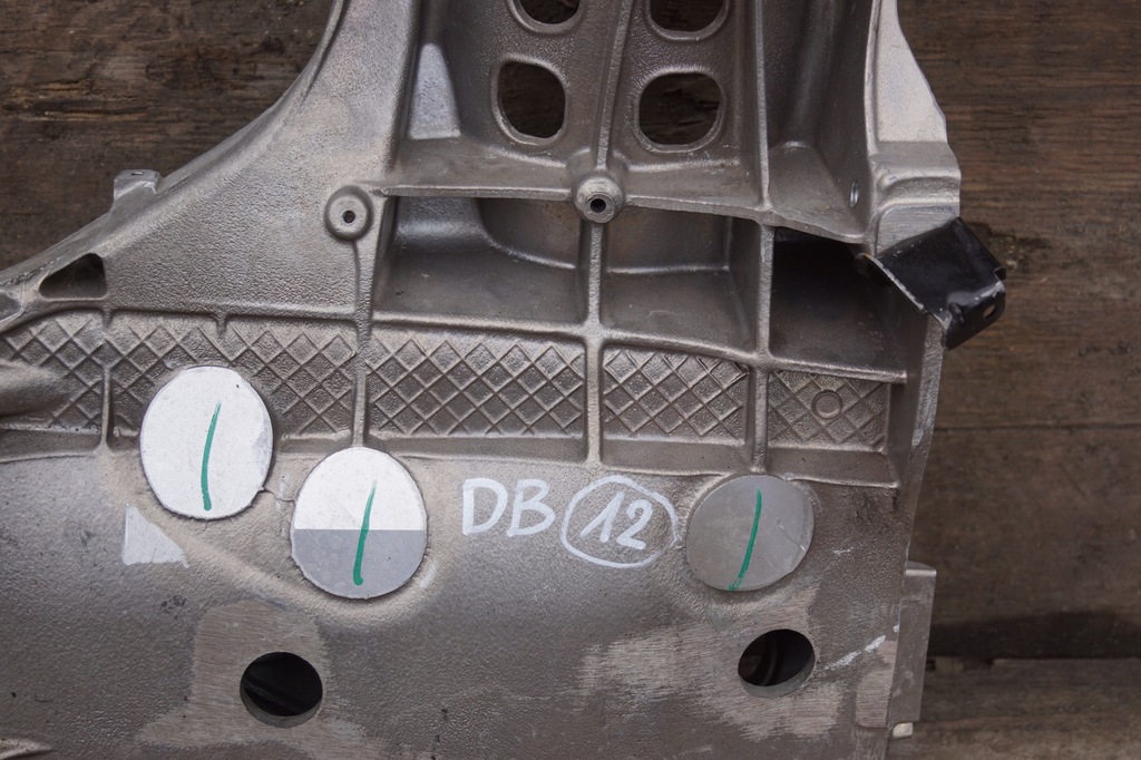 фото №4, Кронштейн подвеска перед aston martin db11