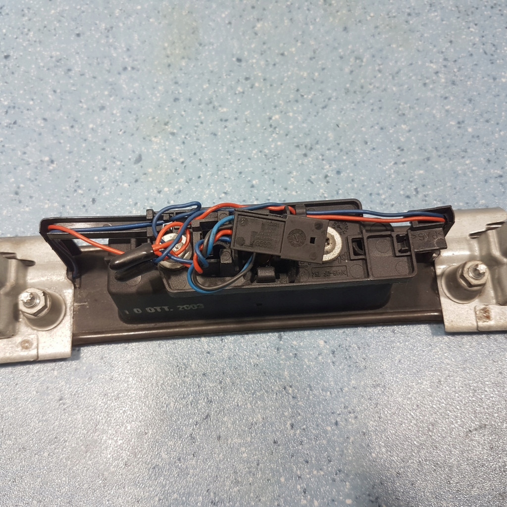 фото №7, Накладка задняя микровыключатель подсветка номерного знака 8e0827657e audi a4 b6