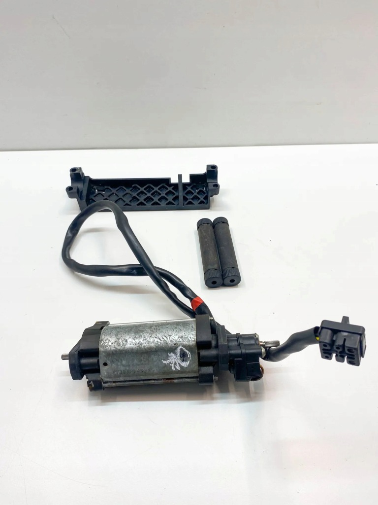 Купити Моторчик передній лівого  сидіння mercedes-benz sl r129 0130008031