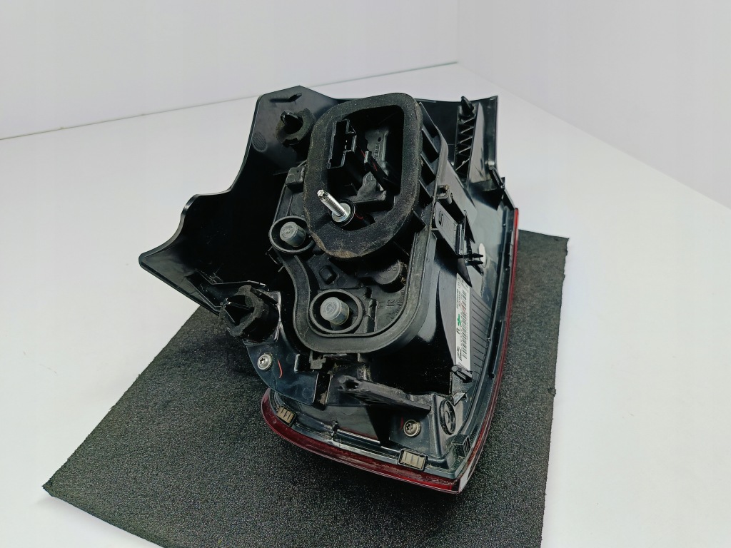 Citroen c4 cactus рестайлінг  17- лампа фара світло правий задній led 9823950280 Доставка