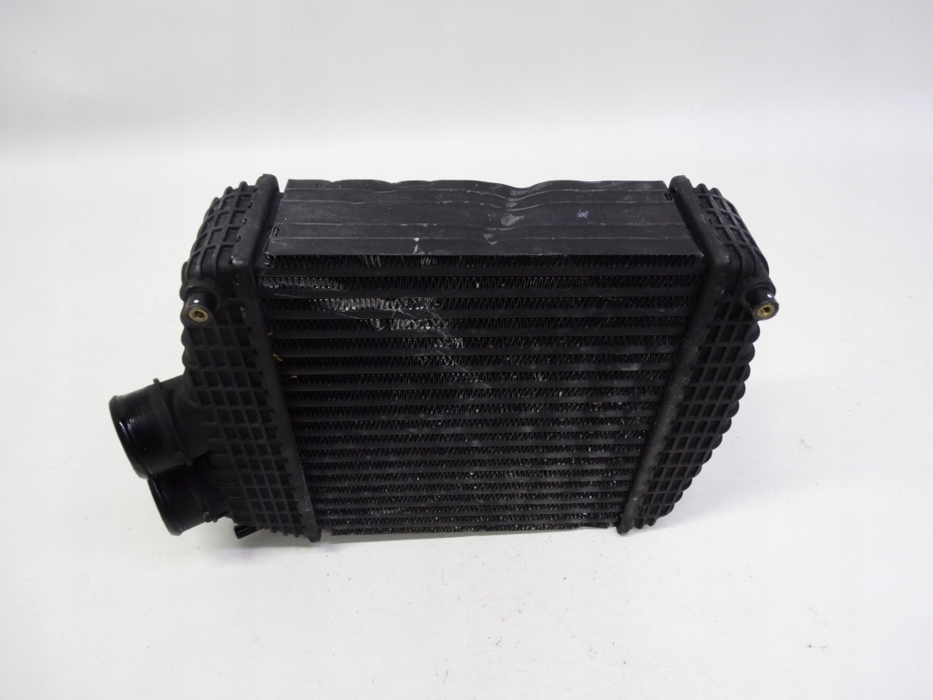 Maserati ghibli levante quattroporte 3.0 интеркулер правый 670039135 Доставка