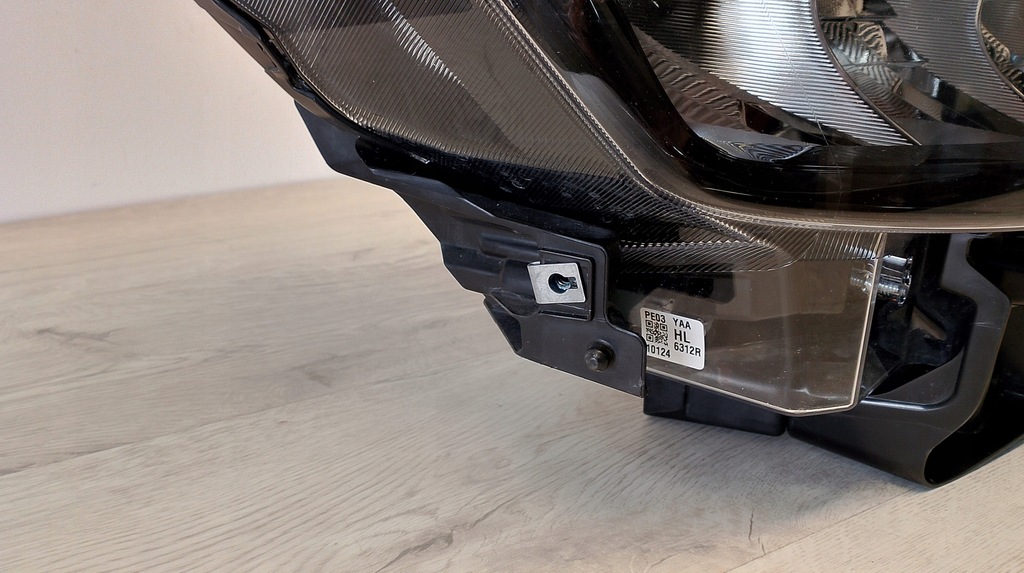 фото №9, Suzuki sx4 ii s cross 21- правая лампа перед передняя full led eu