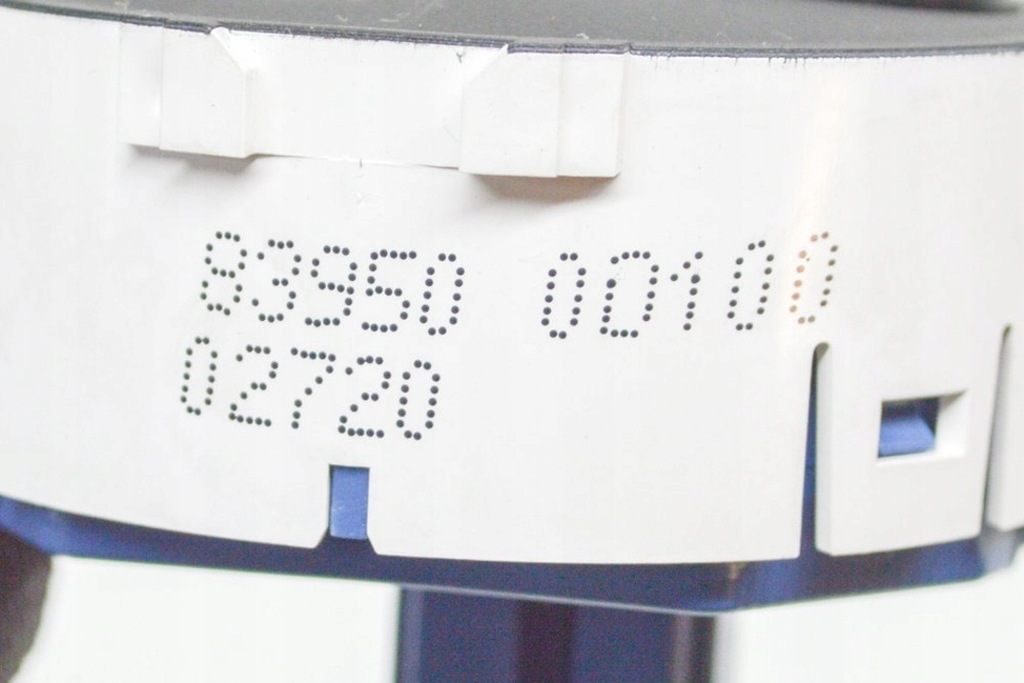 фото №7, Toyota yaris xp130 1.5 hybrid 54kw указатель предупредительный кнопка 83950-0d