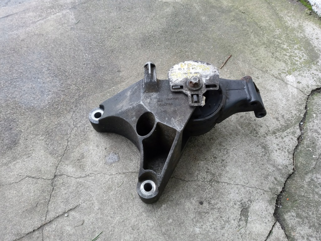 фото №1, Кронштейн коробки opel vectra c 1.9 cdti