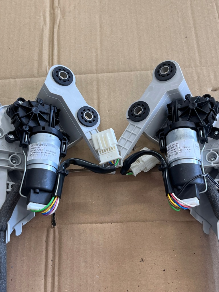 Направляющая шторка левая lub правая / a2069067600 / w206 mercedes-benz c в Украине