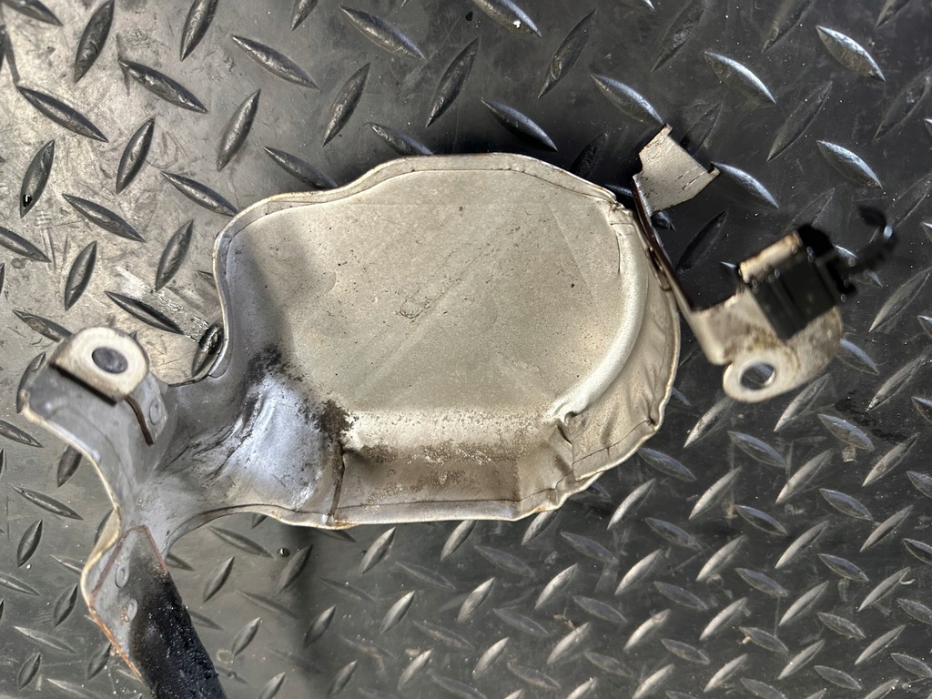 фото №5, Защита крышки audi a8 d4 4.2 tdi cds 057145325e