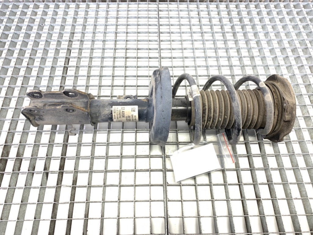 Купити Амортизатор правий перед opel astra k 1.4 39039564 хетчбек