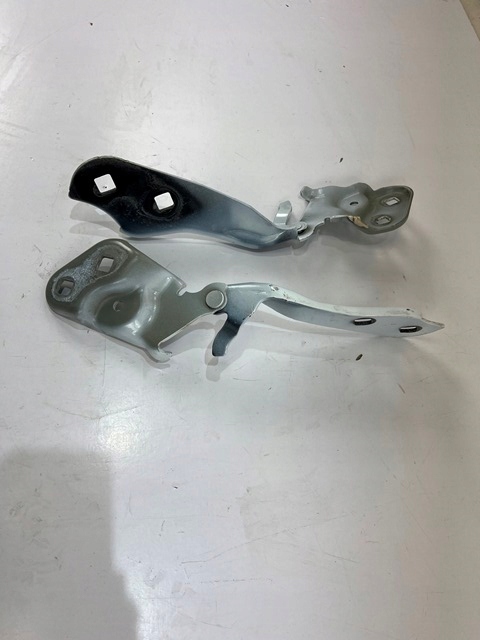 фото №3, Петля капот tesla model 3 правый левый