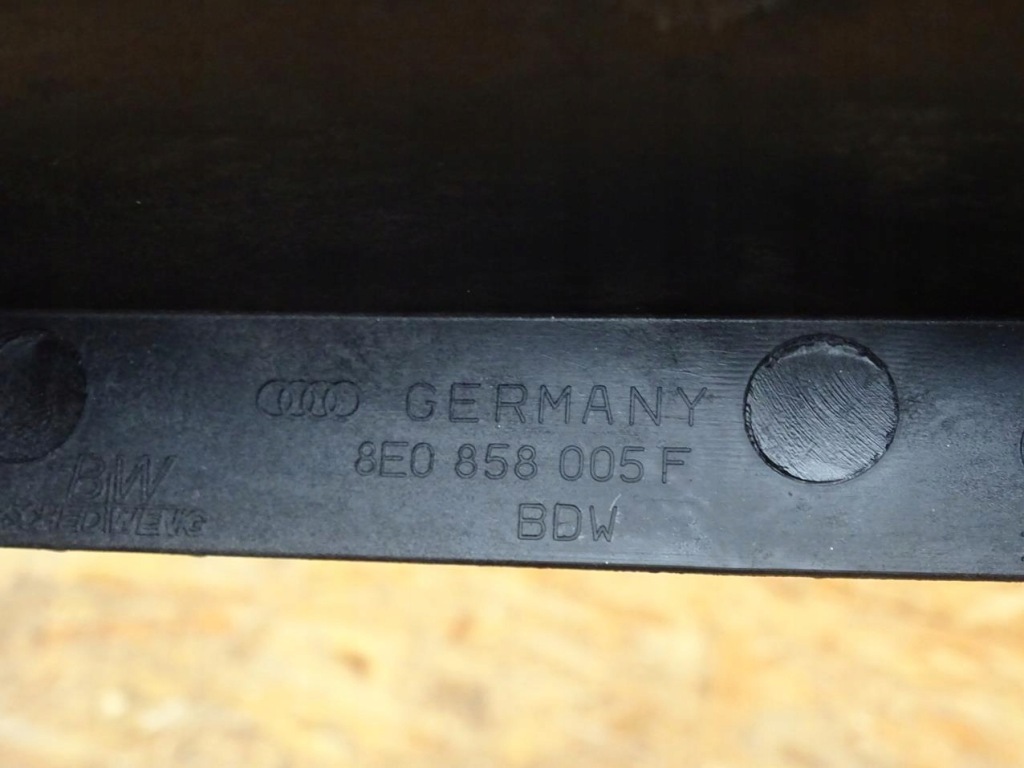 фото №6, Audi a4 b7 рамка кронштейн корзина радио переключатели аварийная 2-din 8e0858005f