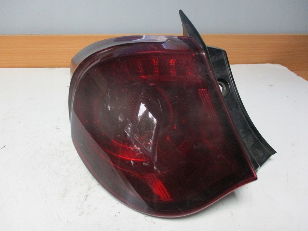 фото №1, Лампа задняя левая led alfa romeo giulietta тонированная