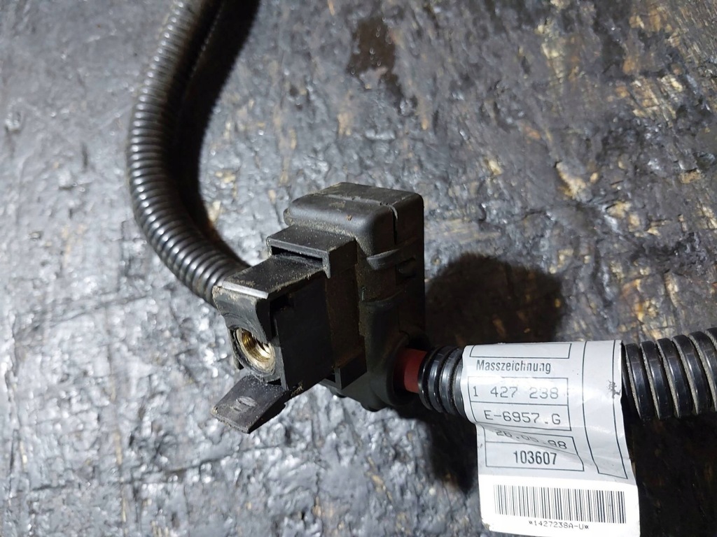 Шланг плюсовий генератора стартер bmw 5 e39 523i m52b25 1427238 Доставка