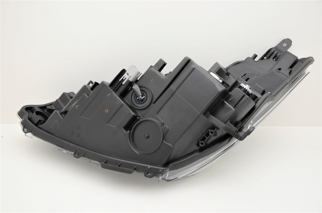 фото №2, Фара лампа правый toyota yaris 17-