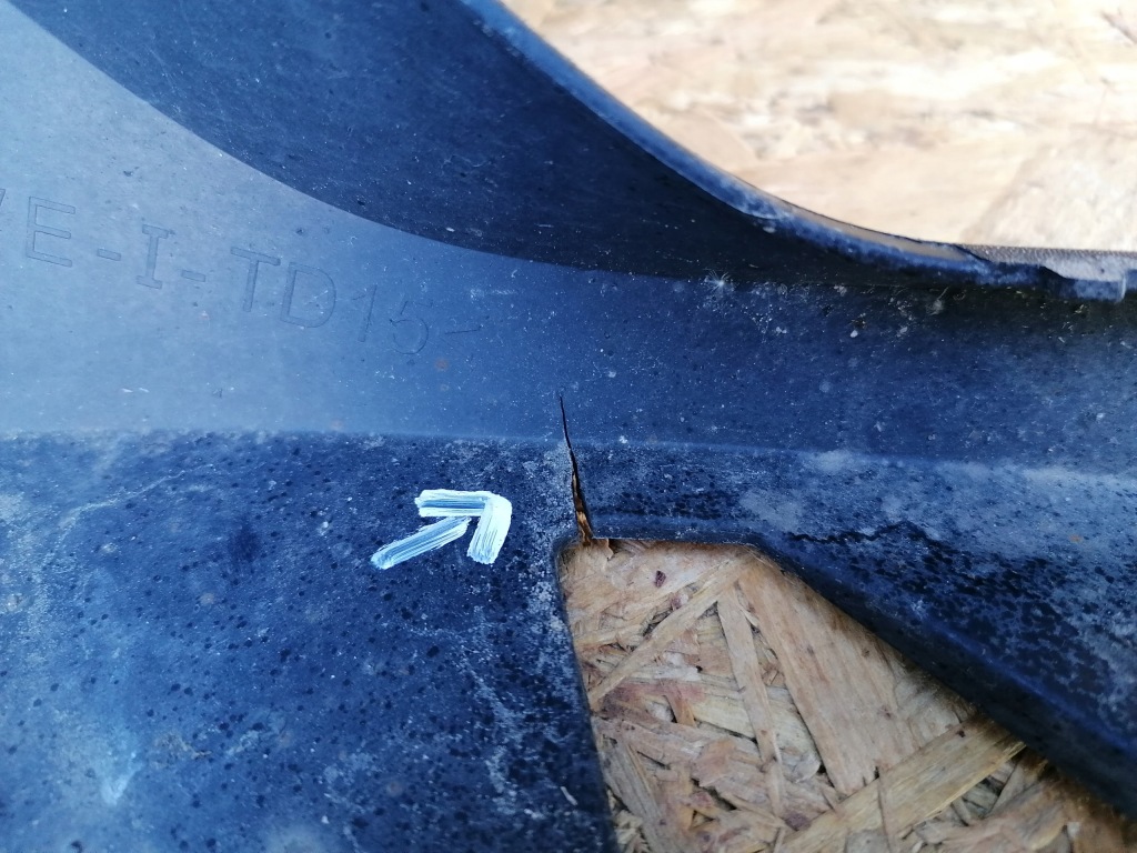 Бампер задній задній renault megane 4 iv hb 2016- Зі Шроту