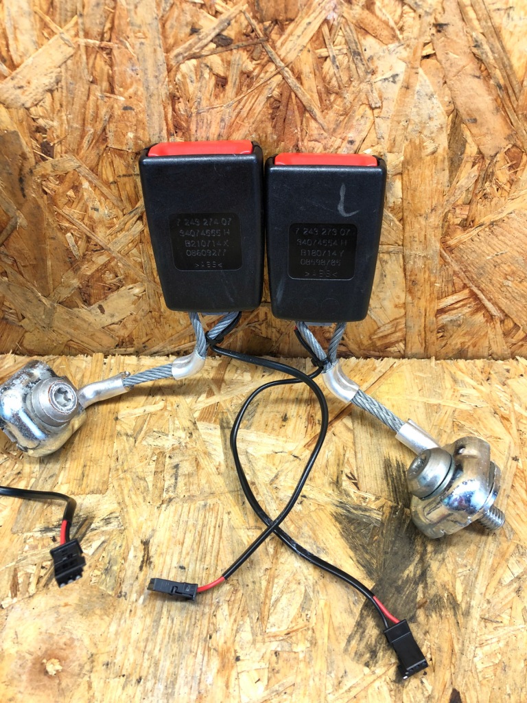 Купить Замок wpięcie поперечина левый задний  bmw f10 f11 7243273