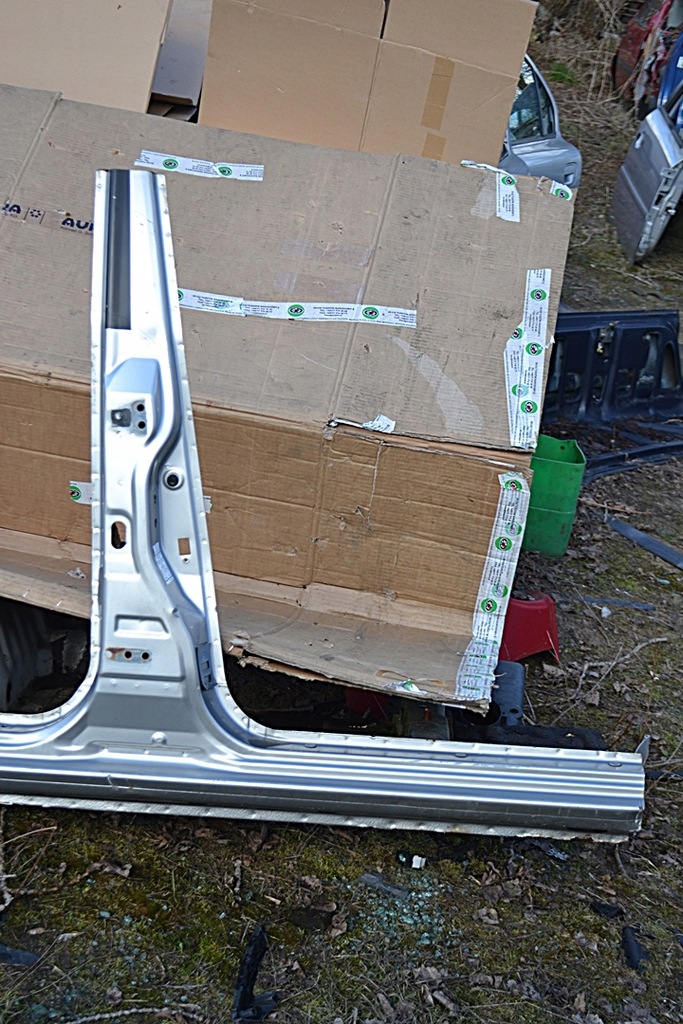 фото №11, Pajero pinin 5-дверь правый порог + блок двигателя средний