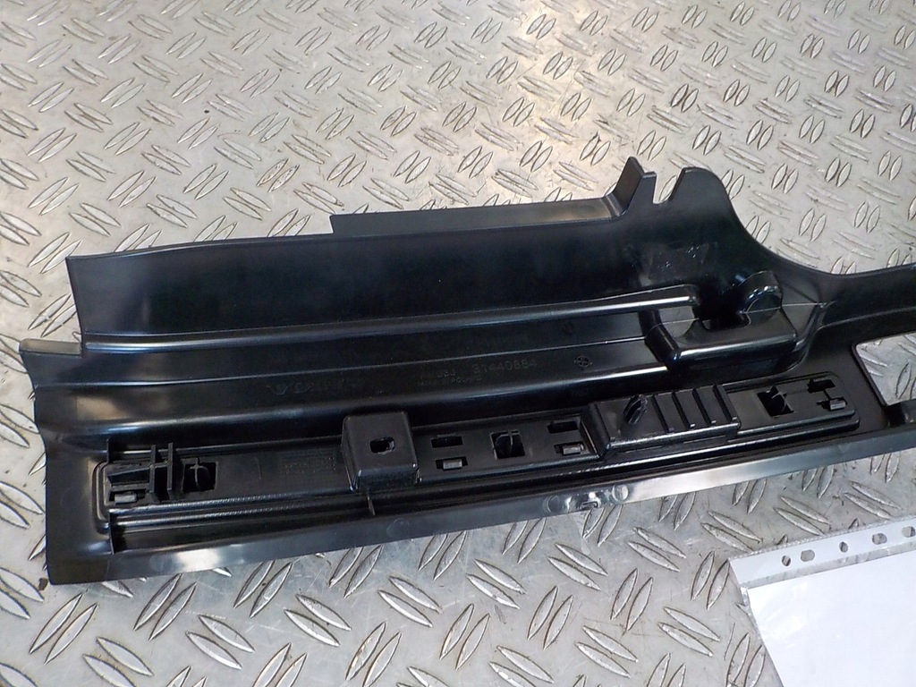 фото №5, Volvo xc40 ii 17-21 молдинг накладка поперечина задня