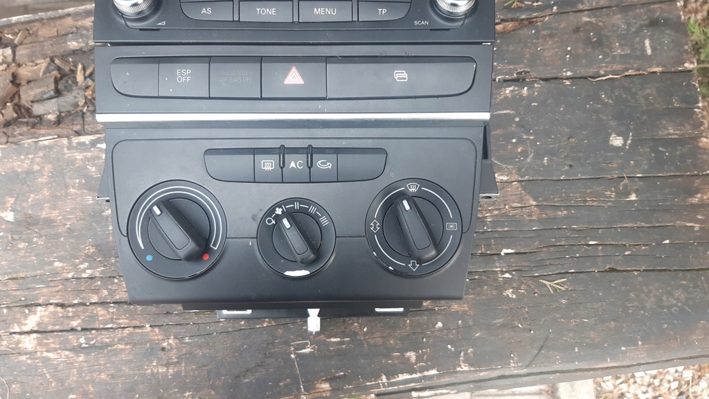 фото №2, Audi a3,8p.radio рамка комплект 8p0858005c