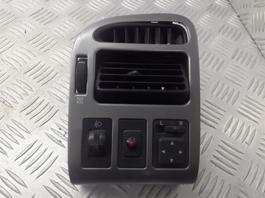 фото №1, Решітка ліва обдув toyota avensis t22 55686-05030