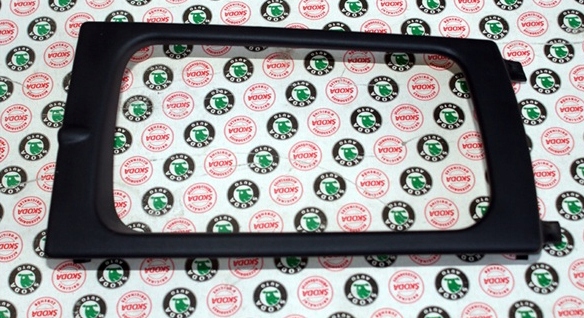 фото №1, Оригинал рамка противотуманной фары felicia felicja st правая