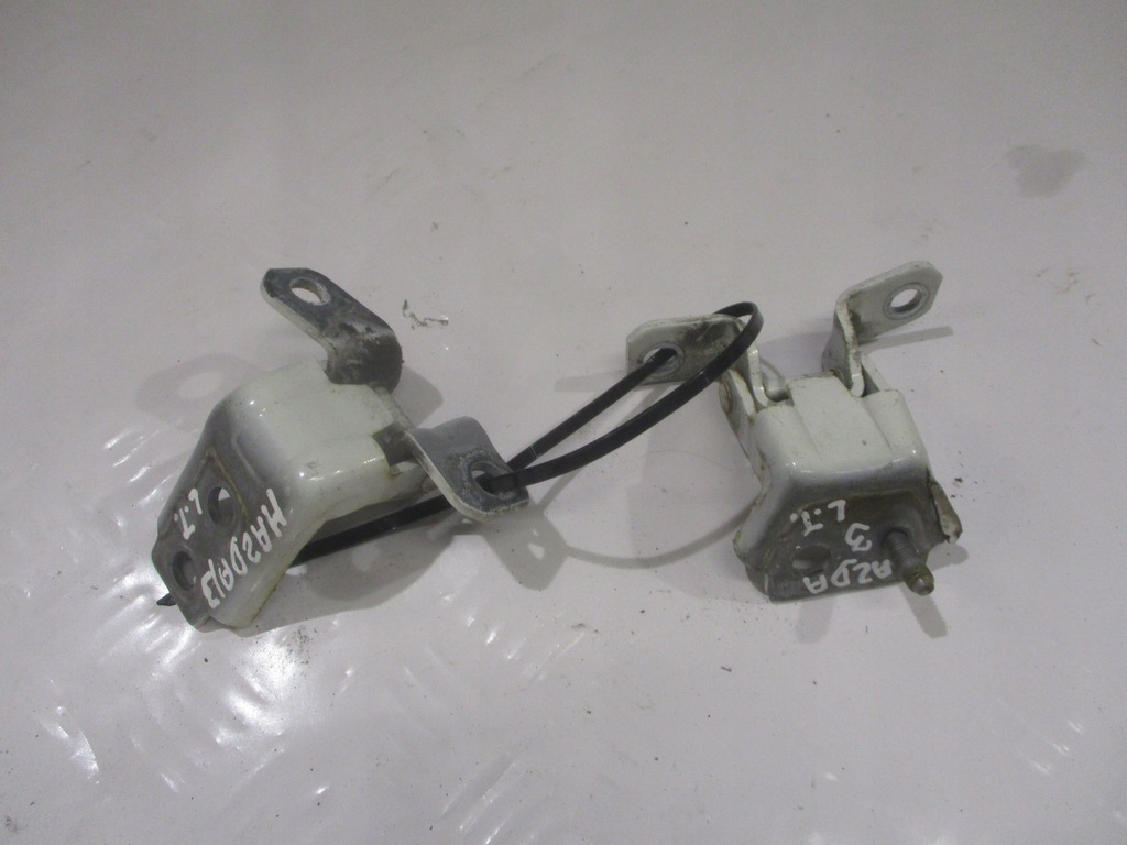 фото №1, Петля петли дверь задняя левый mazda 3 bm iii 25d przedlift 13-15 sedan