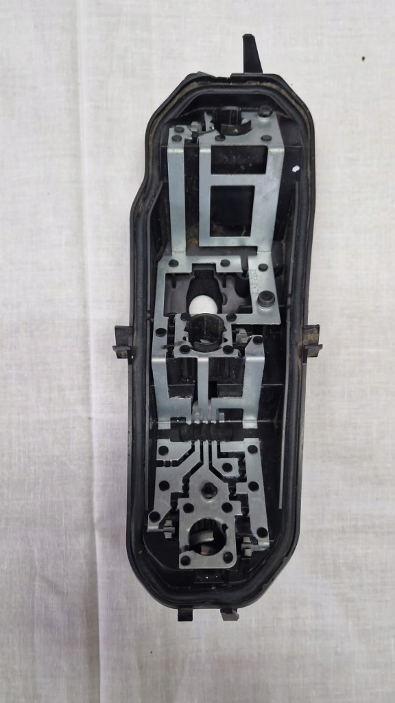 фото №1, Вкладыш лампы задняя левый renault twingo ii