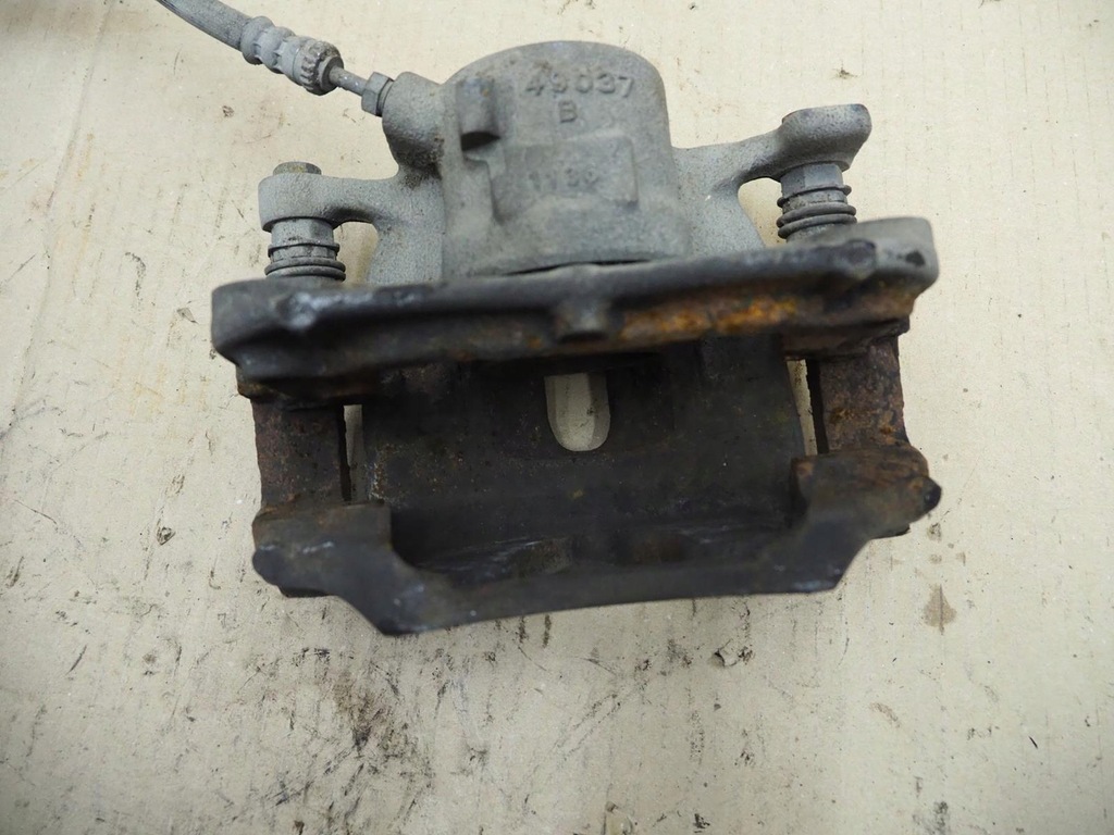 фото №14, Bmw 2 f46 gran tourer суппорт тормозной левый перед