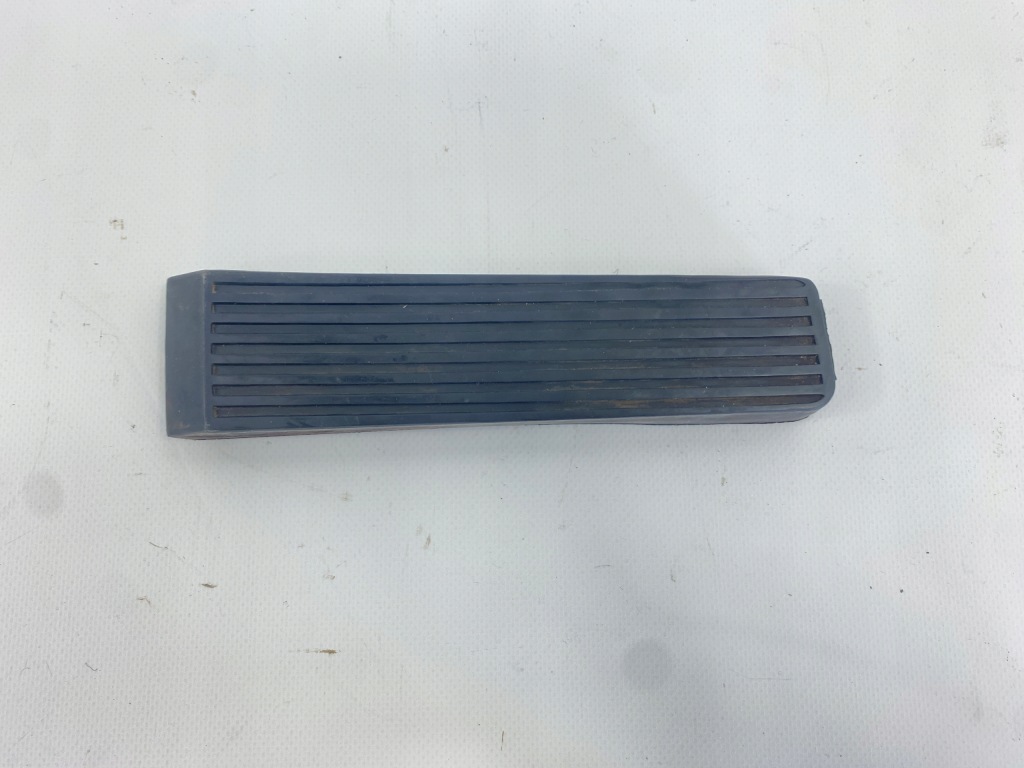 фото №1, Резиновый элемент накладка педали педаль газа mercedes w124 1233010082