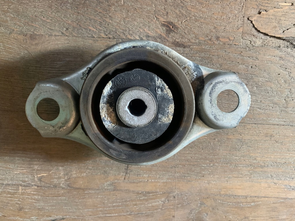 фото №1, Fiat 500 cabrio lift кронштейн подушка двигуна 1