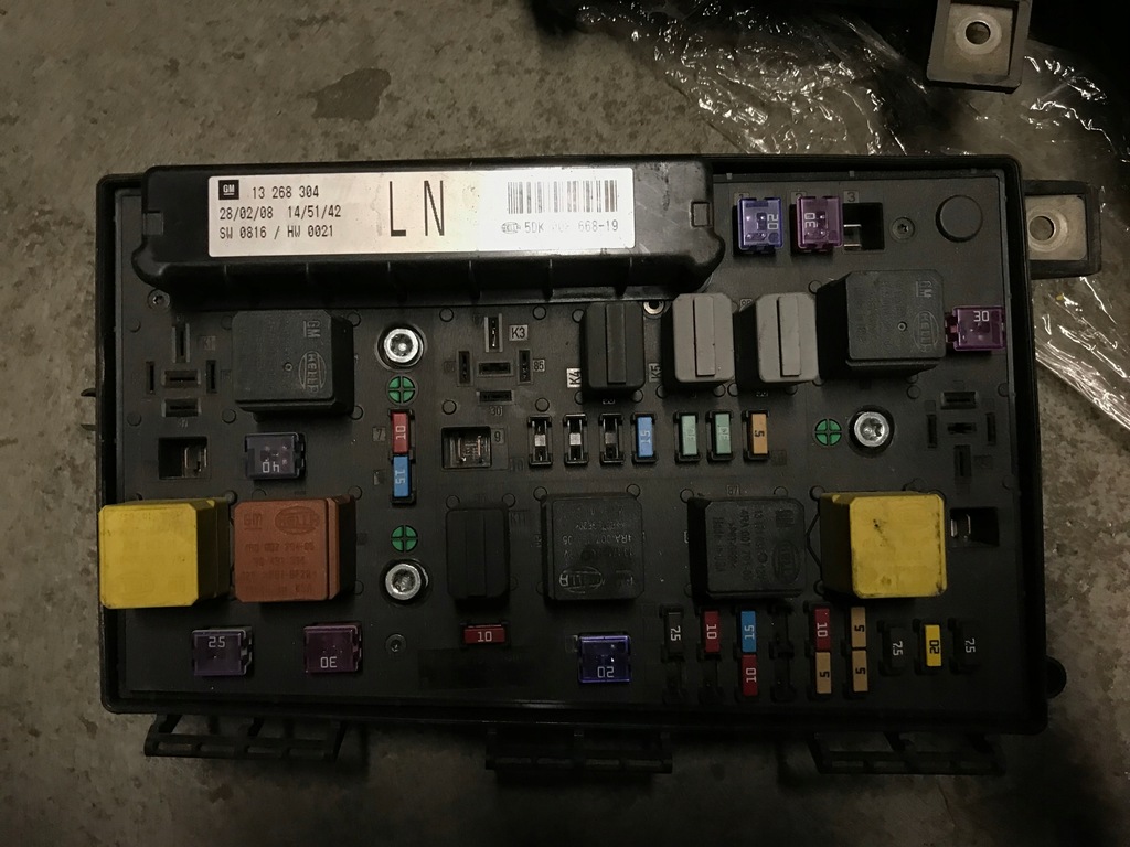 фото №1, Коробка запобіжників opel 13268304 ln