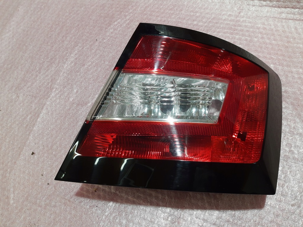 фото №9, Лампа правий задня skoda fabia iii hb 6v6945096