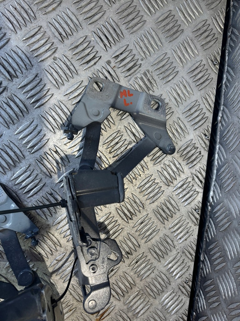 фото №3, Mercedes ml w166 петли капот правый левый