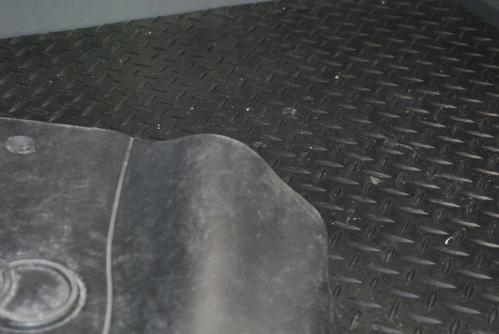 фото №8, Audi a6 c5 кришка двигуна захист 058103724j