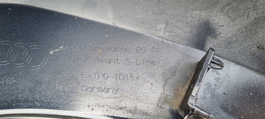 Audi a4 b9 s-line рестайлінг  бампер перед оригінал c219 Зі Шроту