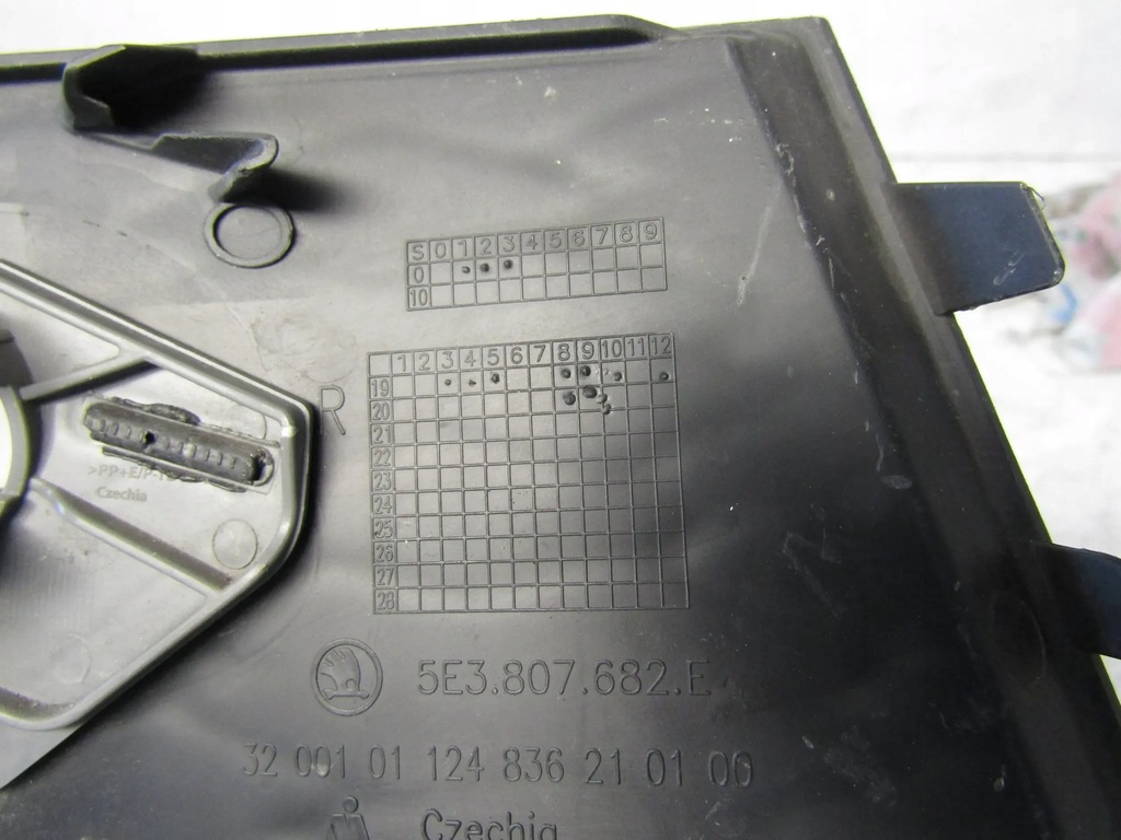 фото №8, Skoda octavia iv rs решётка бампера правая перед