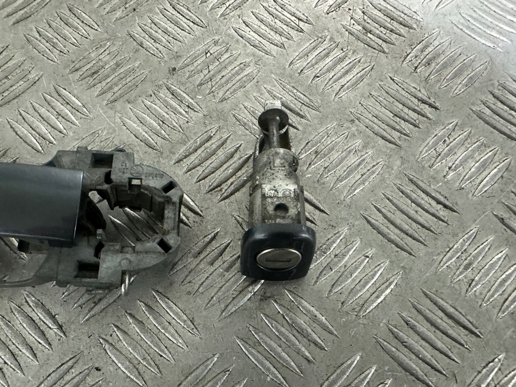 фото №7, Skoda octavia ii вкладка замка дверь ручка 1z0837167d