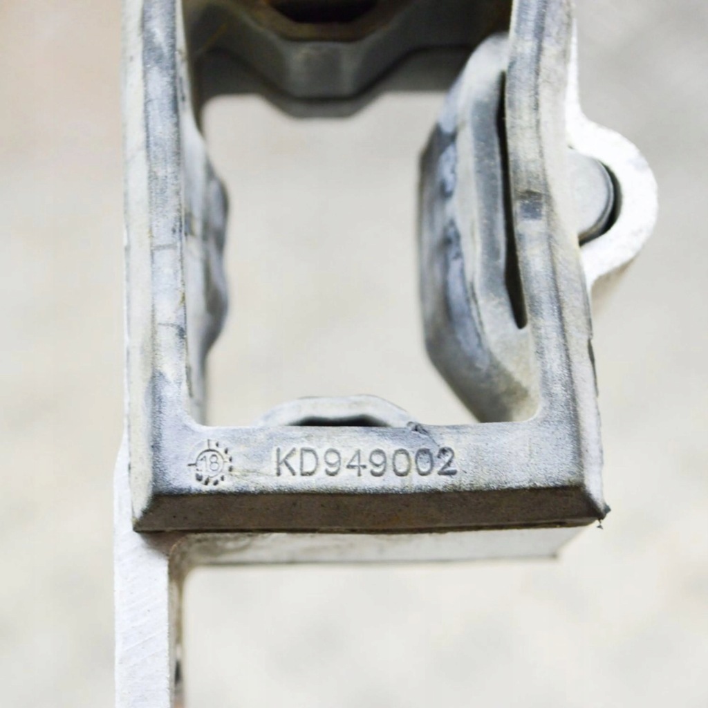 Tesla model 3 2018 панель кріплення радіатора Недорого