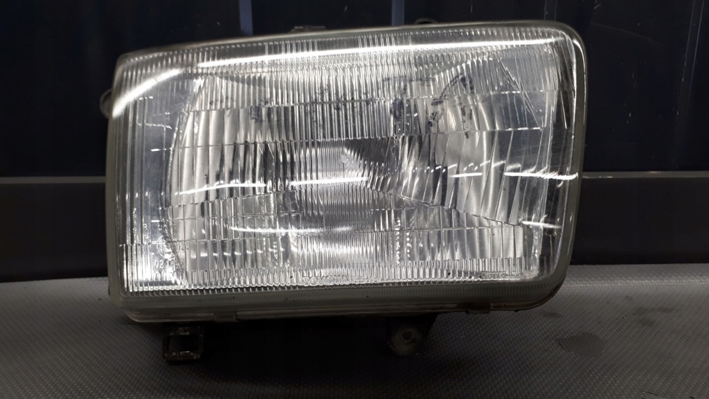 Купить Фара правый toyota hilux 05