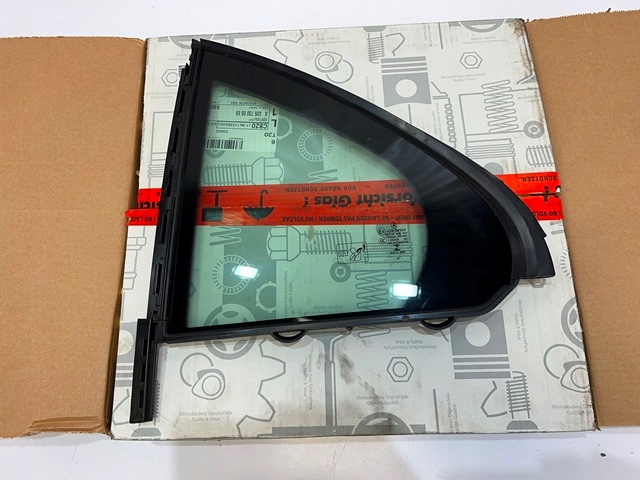 фото №1, Mercedes w205 стекло треугольник левый задняя a2057300055